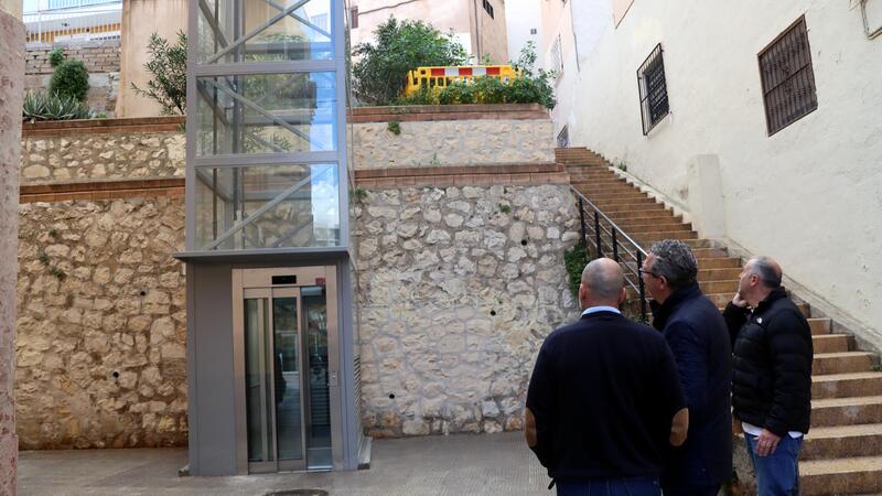 Benidorm pone en marcha el ascensor de la calle Jilguero para hacer más accesible la conexión entre Jaime I y Tordo