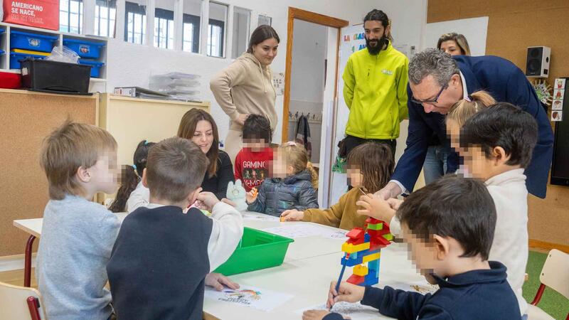 Cerca de una treintena de menores de entre 3 y 12 años asisten a la ‘Escuela de Navidad’