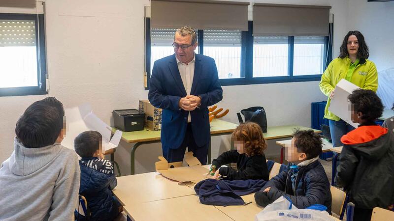 Cerca de una treintena de menores de entre 3 y 12 años asisten a la ‘Escuela de Navidad’