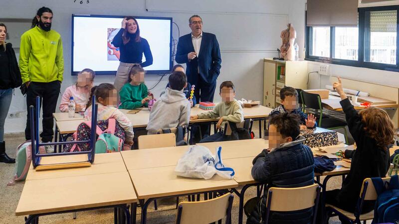 Cerca de una treintena de menores de entre 3 y 12 años asisten a la ‘Escuela de Navidad’