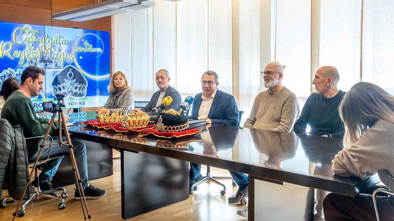 Benidorm preparada para recibir a los Reyes Magos, que llegarán acompañados por un millar de personas