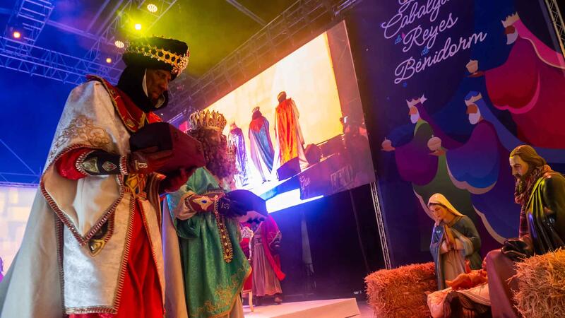 La magia de la Navidad vuelve a Benidorm en la Gran Cabalgata de Reyes Magos
