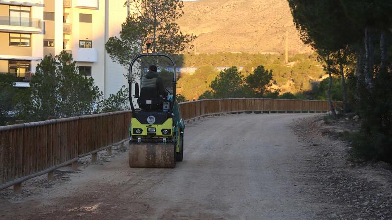 Benidorm mejora y acondiciona los senderos del parque urbano El Moralet