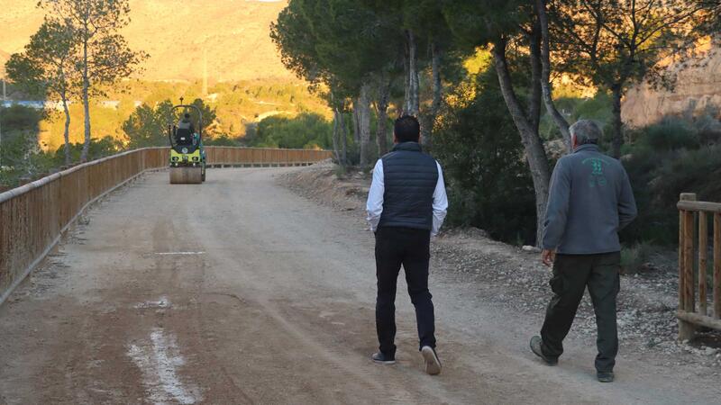 Benidorm mejora y acondiciona los senderos del parque urbano El Moralet