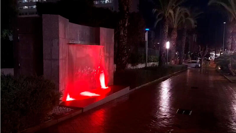 Benidorm ilumina dos fuentes en el Rincón de Loix y el centro para mejorar la estética de la zona