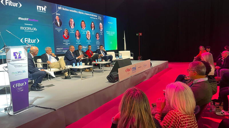 Benidorm expone su modelo sostenible junto a otros destinos pioneros del sol y playa