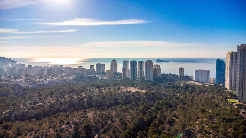 Benidorm completes the installation of two new ziplines in Moralet and will include another calisthenics area