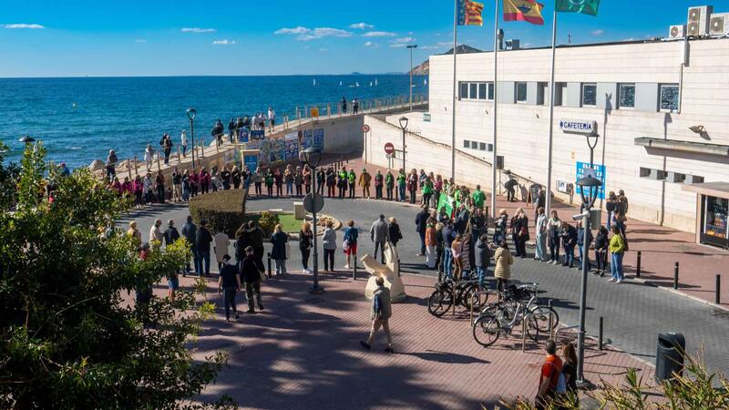 Benidorm commemora el Dia Mundial contra el Càncer amb l
