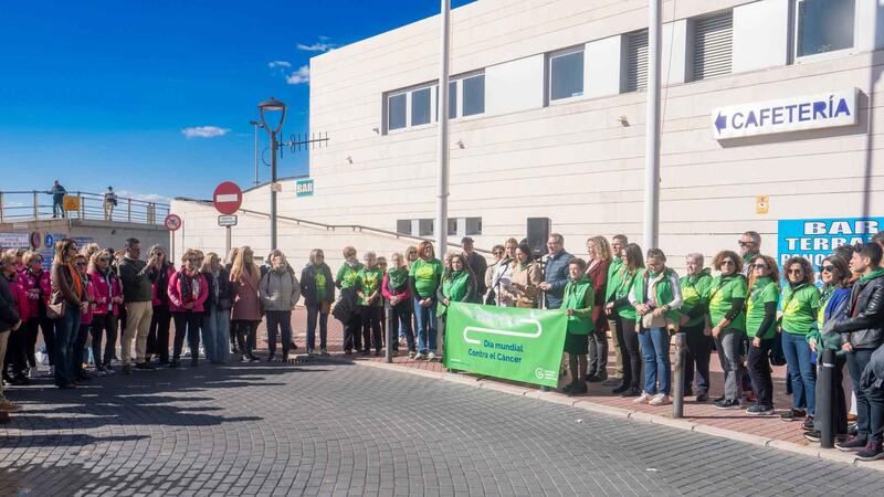 Benidorm commemora el Dia Mundial contra el Càncer amb l