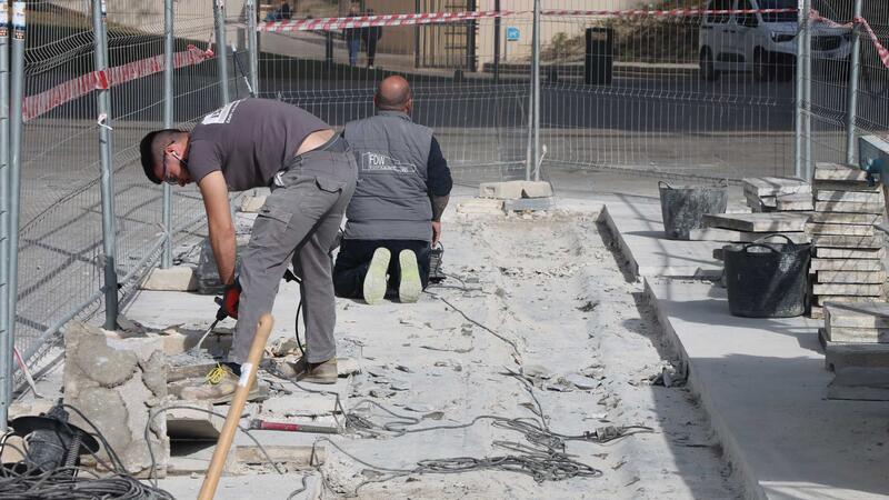 Benidorm is carrying out work at Plaza de SS MM Reyes de España to stop water leaks in L’Aigüera car park
