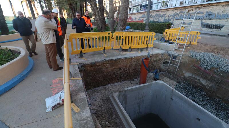 The works to improve the sewage system in Armada Española and the drainage of rainwater in Elche Park are progressing at a good pace