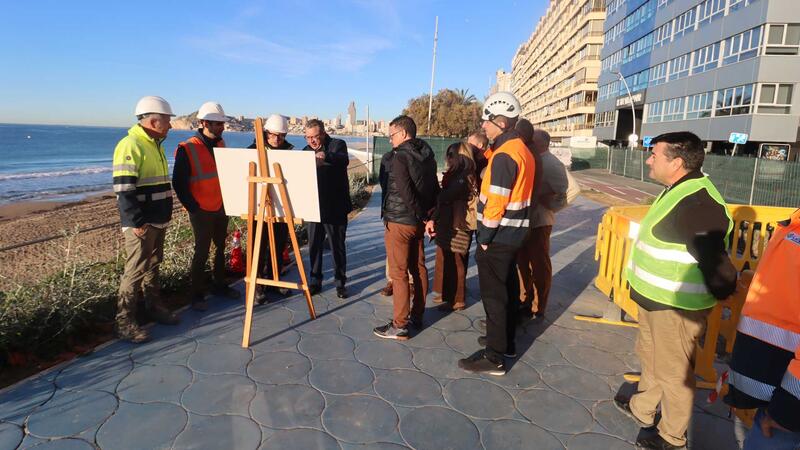 The works to improve the sewage system in Armada Española and the drainage of rainwater in Elche Park are progressing at a good pace