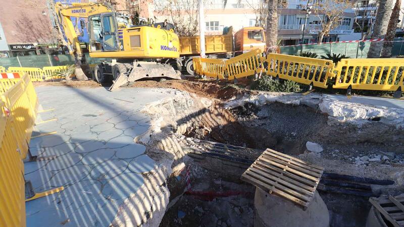 The works to improve the sewage system in Armada Española and the drainage of rainwater in Elche Park are progressing at a good pace