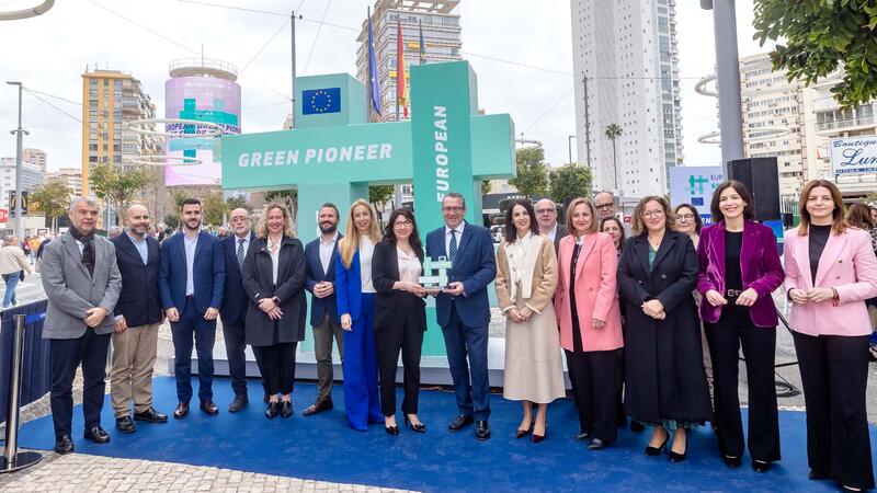 La Comissió Europea fa lliurament a Benidorm el distintiu que el reconeix com a Pioner Verd del Turisme Intel·ligent de la UE per a 2025
