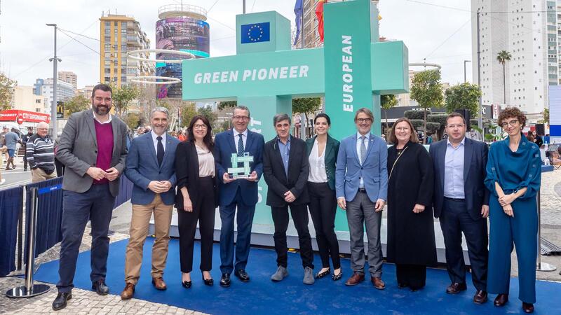 La Comissió Europea fa lliurament a Benidorm el distintiu que el reconeix com a Pioner Verd del Turisme Intel·ligent de la UE per a 2025