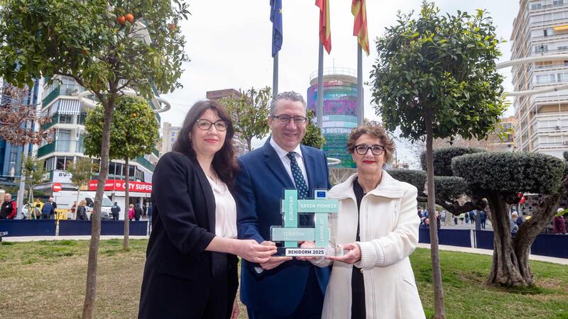 La Comissió Europea fa lliurament a Benidorm el distintiu que el reconeix com a Pioner Verd del Turisme Intel·ligent de la UE per a 2025