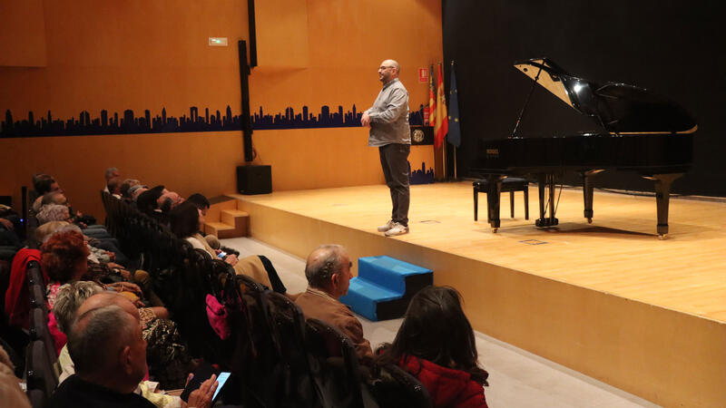 The virtuosity of the Italian Fabio Afrune enchants the audience attending the third concert of Great Recitals Cycle