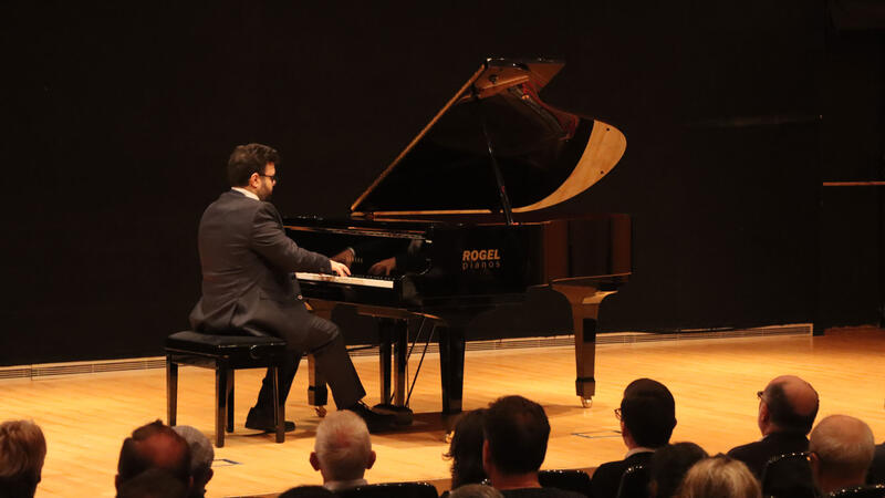 The virtuosity of the Italian Fabio Afrune enchants the audience attending the third concert of Great Recitals Cycle