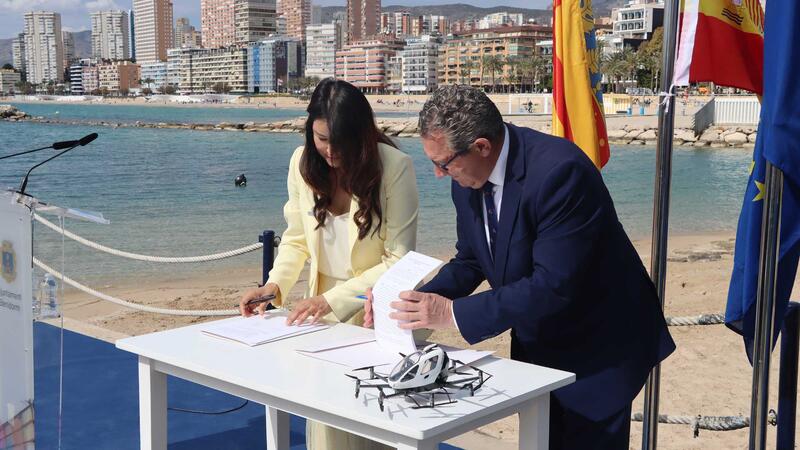 Benidorm acull el primer vol a Europa d