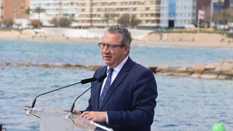 Benidorm acull el primer vol a Europa d