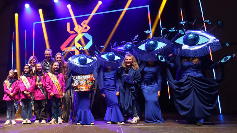 Elaborats i originals disfresses i les ganes de Carnestoltes poden amb la pluja a Benidorm
