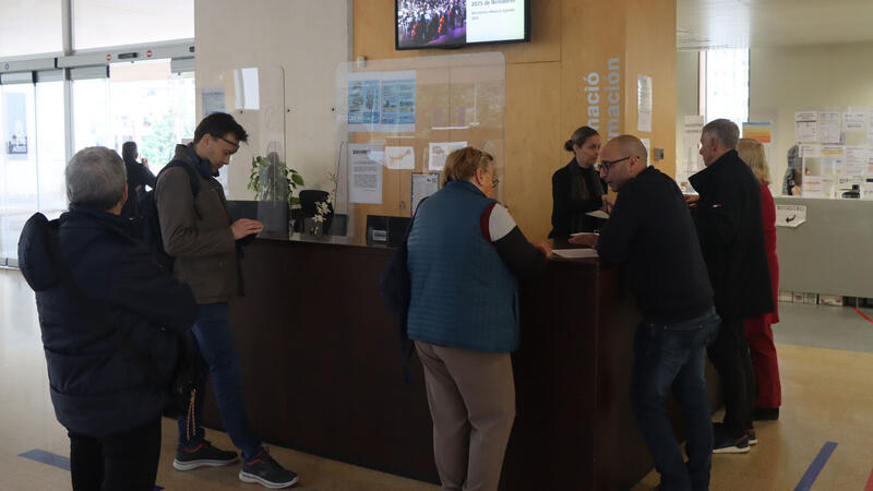 Las atenciones presenciales en el Ayuntamiento de Benidorm crecieron un 43,44% el año pasado y superaron las 205.000