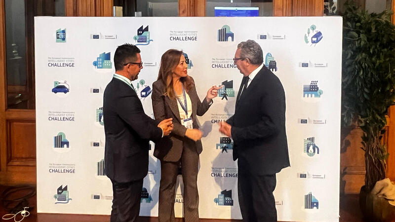 El alcalde de Benidorm junto a sus homólogos de Zaragoza, Natalia Chueca, y de Ibiza, Rafael Triguero. 