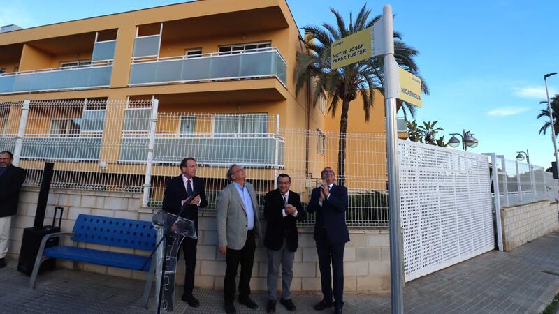 Benidorm completes its tribute to Doctor Josep Pérez Fuster by naming a street after him