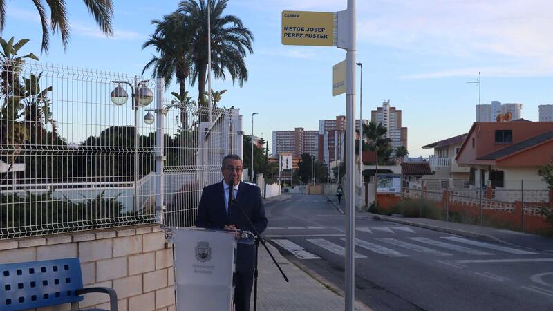 Benidorm completes its tribute to Doctor Josep Pérez Fuster by naming a street after him