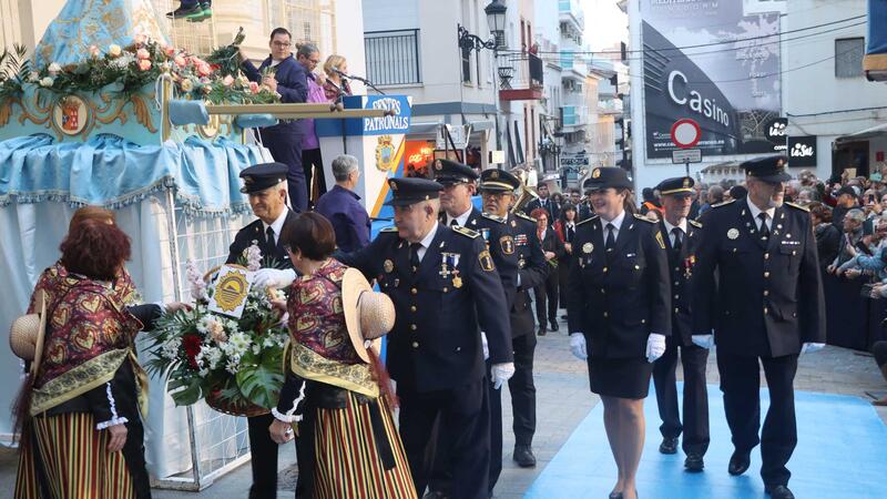 Benidorm torna a mostrar la seua devoció per la Mare de Déu amb una multitudinària ofrena en el 285 aniversari de la Trobada