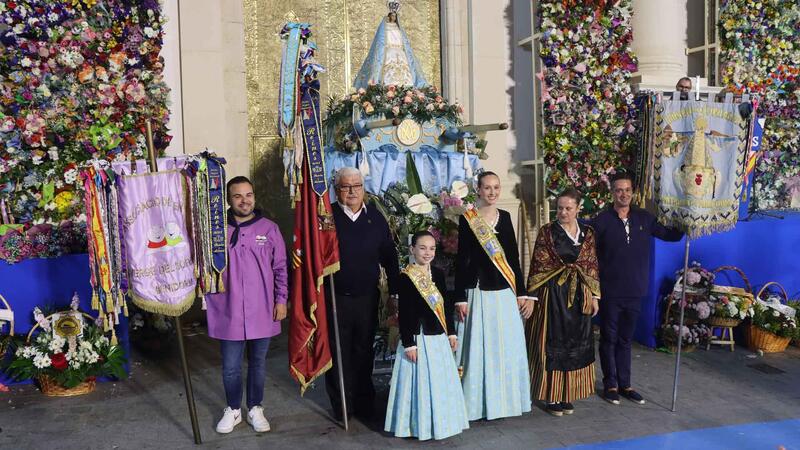 Benidorm torna a mostrar la seua devoció per la Mare de Déu amb una multitudinària ofrena en el 285 aniversari de la Trobada
