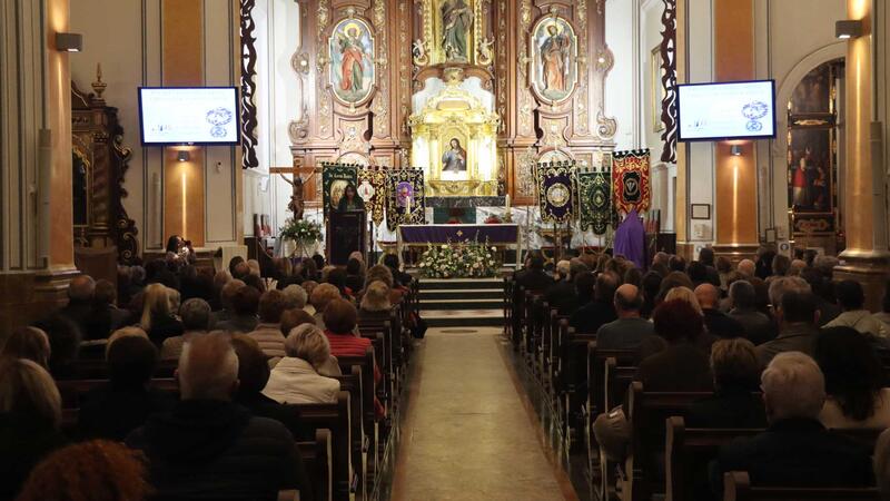 Benidorm inicia la cuenta atrás para Semana Santa con el pregón y el descubrimiento del cartel anunciador, obra de Carmen Alvado 