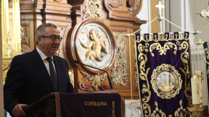 Benidorm inicia la cuenta atrás para Semana Santa con el pregón y el descubrimiento del cartel anunciador, obra de Carmen Alvado 