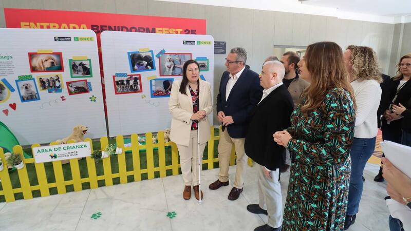 El Palau acoge una exhibición de perros guía de la ONCE para sensibilizar a los escolares sobre la accesibilidad de las personas ciegas