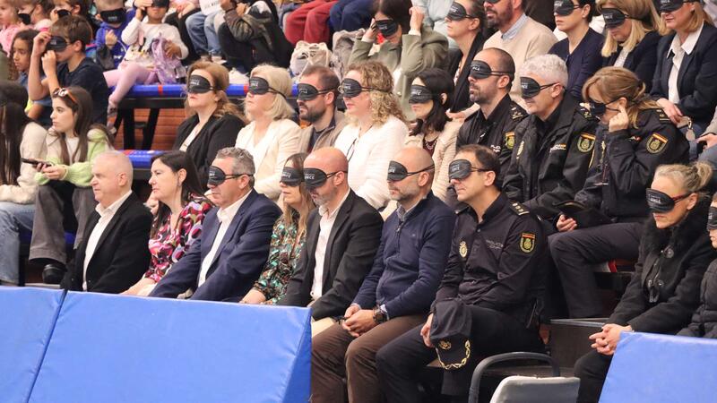 El Palau acoge una exhibición de perros guía de la ONCE para sensibilizar a los escolares sobre la accesibilidad de las personas ciegas