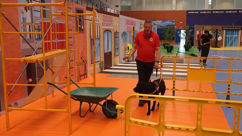 El Palau acoge una exhibición de perros guía de la ONCE para sensibilizar a los escolares sobre la accesibilidad de las personas ciegas
