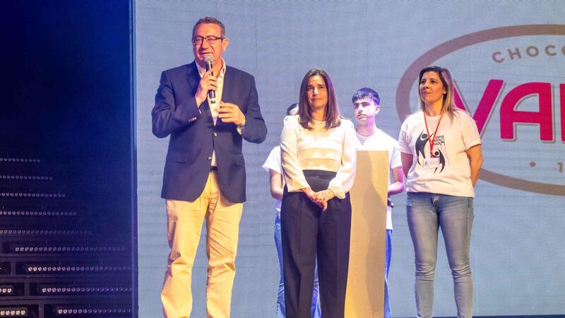 Lleno solidario en el Benidorm Palace en el festival de FAMPA a favor de Aspanion