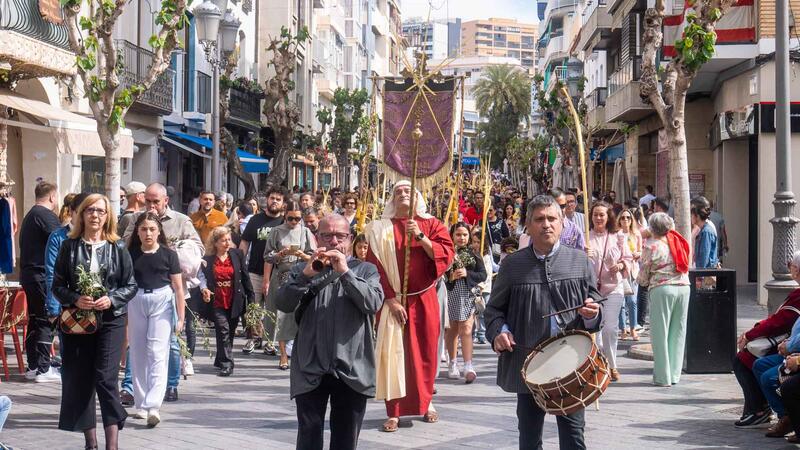 El Domingo de Ramos, lleno de fervor y devoción, abre la Semana Santa en Benidorm