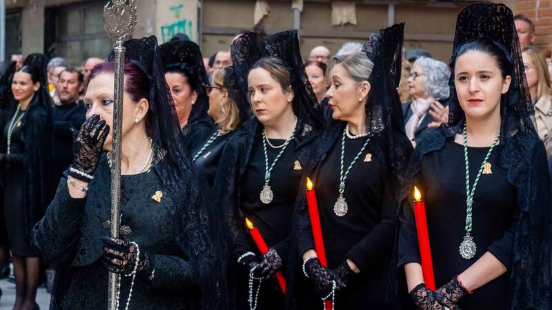 La procesión de Nuestra Señora de la Esperanza y la Paz sale a la calle en Benidorm