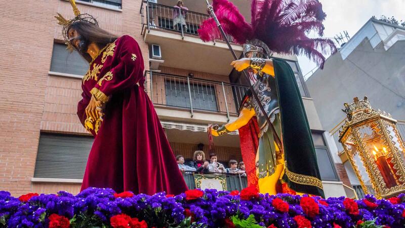 La procesión de Nuestra Señora de la Esperanza y la Paz sale a la calle en Benidorm