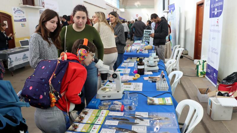 Prop de 2.000 estudiants de la Marina Baixa participen en la Fira Educativa i de Formació Professional de Benidorm