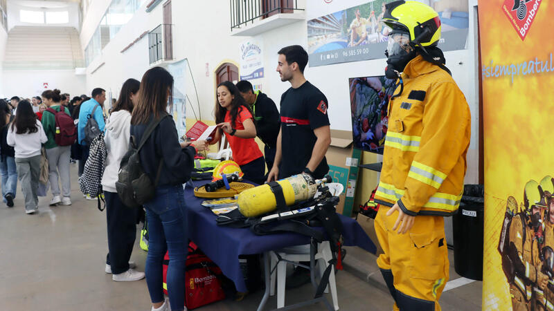 Prop de 2.000 estudiants de la Marina Baixa participen en la Fira Educativa i de Formació Professional de Benidorm