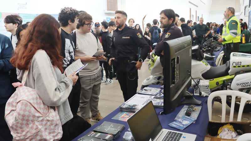 Prop de 2.000 estudiants de la Marina Baixa participen en la Fira Educativa i de Formació Professional de Benidorm