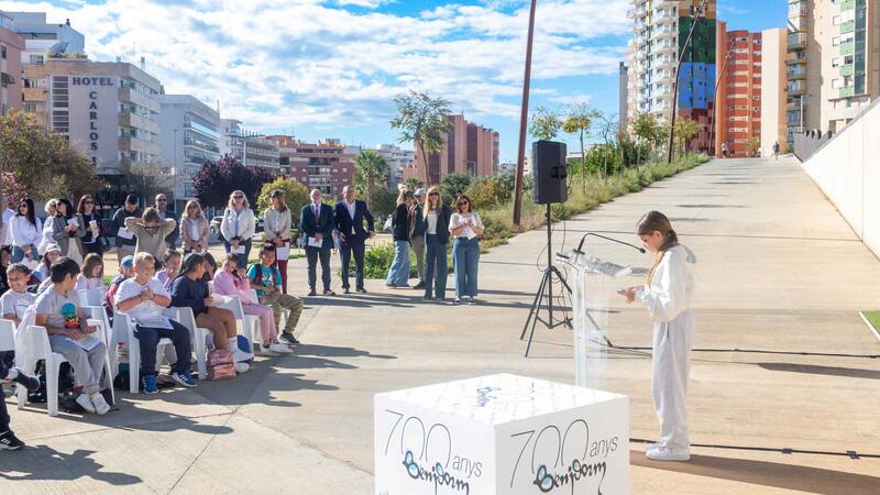 Benidorm celebra el ‘Día del Libro’ con una lectura de la Carta Pobla y aforismos de varios autores 