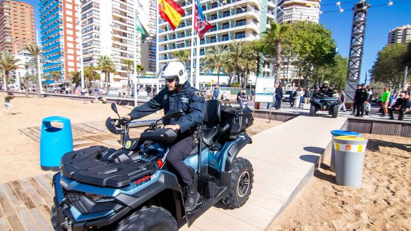 La Policia Local de Benidorm incorpora dos nous ‘quads’ per a la vigilància de platges i l