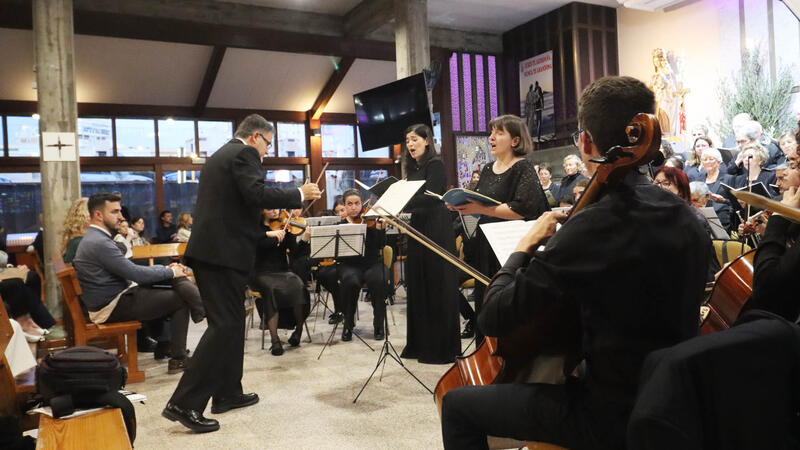 El públic plena La nostra Senyora del Carme per a gaudir d