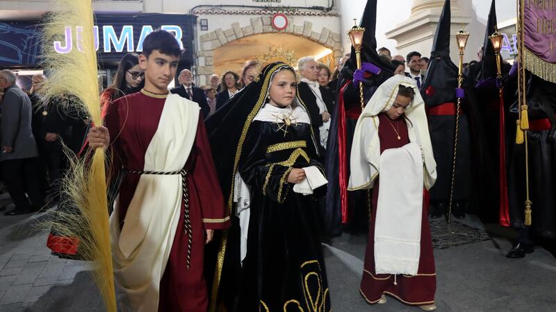 Nuestro Padre Jesús Nazareno recorre el centro de Benidorm cumpliendo con la tradición del Miércoles Santo