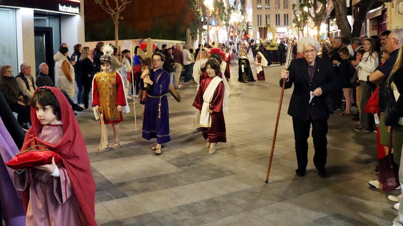 Nuestro Padre Jesús Nazareno recorre el centro de Benidorm cumpliendo con la tradición del Miércoles Santo