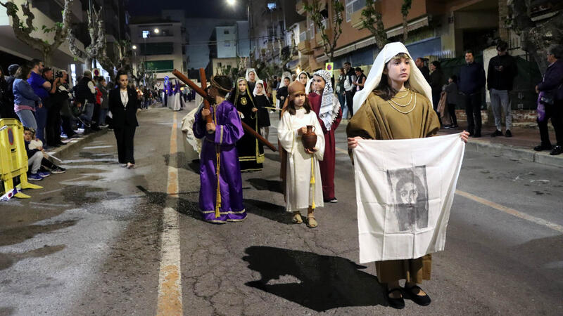 Silence reigns in Foietes-Madrid neighbourhood, to accompany the Last Supper, the Virgin of Sorrows, and the Christ of Forgiveness