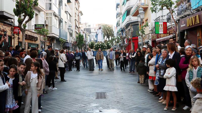 ‘L’Ambaixà’ i la Trobada entre la Verge i el Ressuscitat protagonitzen el Diumenge de Pasqua a Benidorm